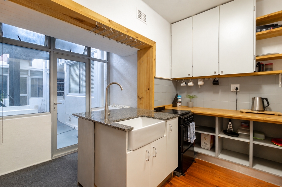 1 Bedroom Property for Sale in Oranjezicht Western Cape